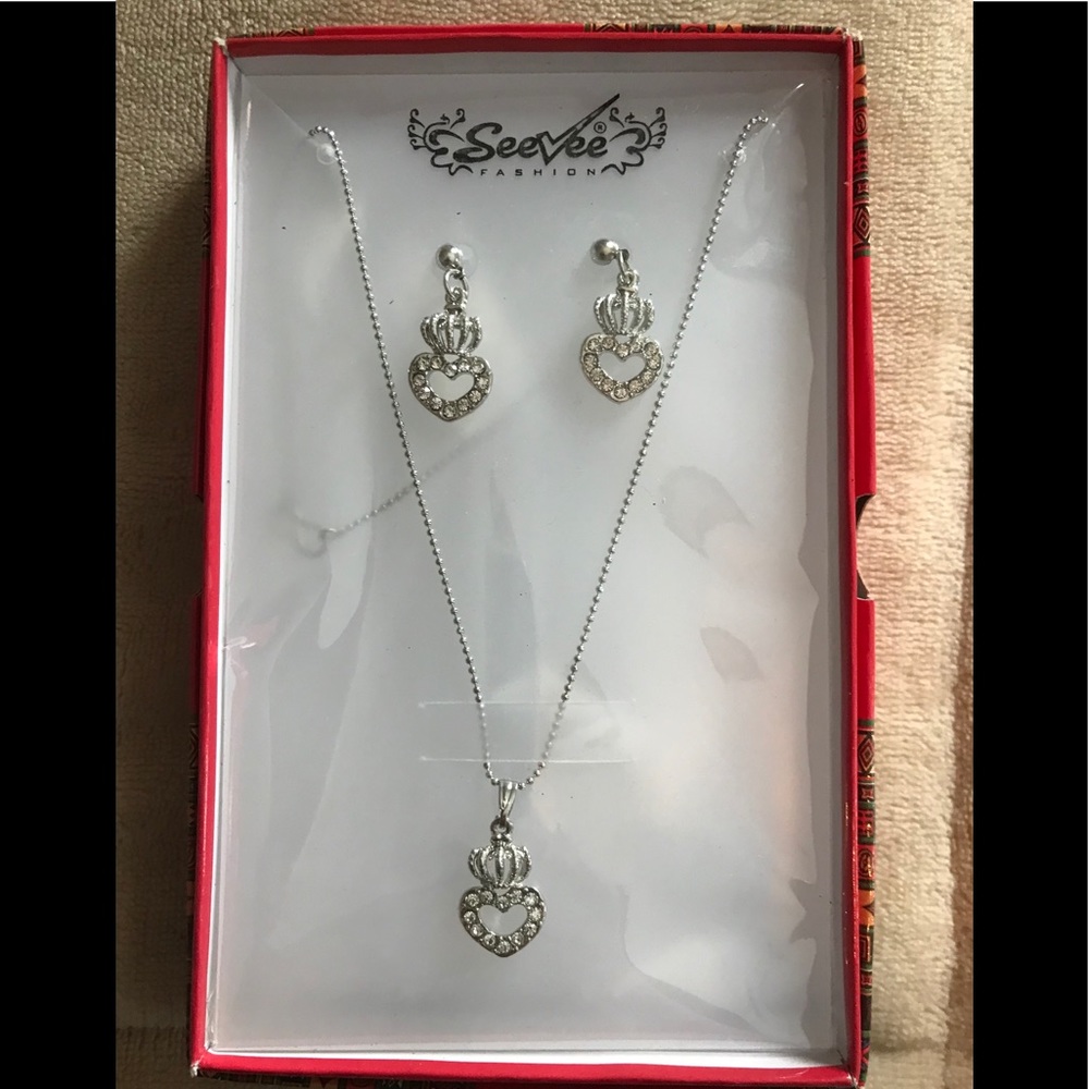 Necklace and earring set